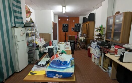 Via Albenga – Magazzino con ampio accesso carrabile e locale insonorizzato