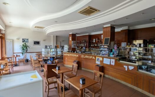 CHIERI – CESSIONE ATTIVITÀ BAR E RISTORAZIONE IN POSIZIONE STRATEGICA