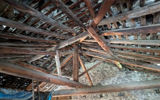 Gressoney – Antica baita in pietra da ristrutturare con cortile privato
