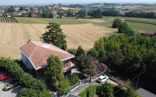 Pino torinese – elegante villa immersa nel verde