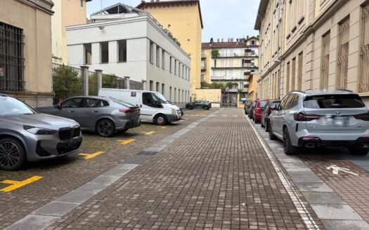 Piazza Carlina – autorimessa vendesi