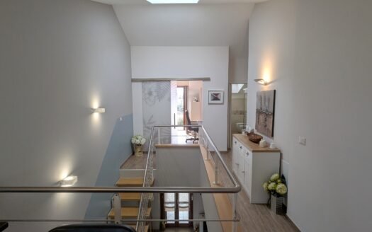 Nichelino – Affascinante appartamento bilivelli in classe energetica A2 con terrazzi, box e cantina