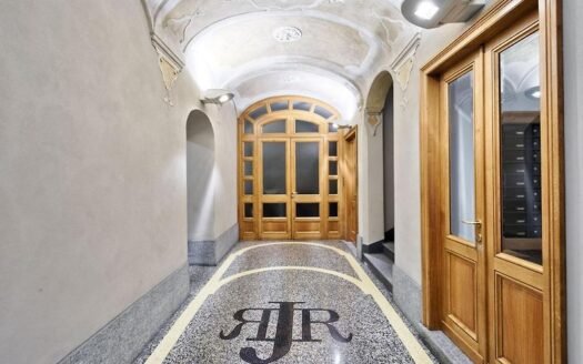 Via Porta Palatina angolo Via Garibaldi – epoca signorile, bilocale piano alto