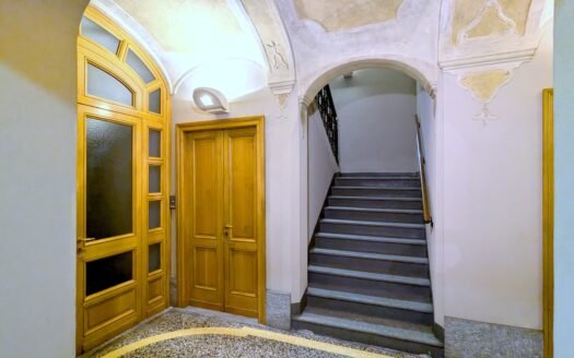 Via Porta Palatina angolo Via Garibaldi – epoca signorile, bilocale piano alto