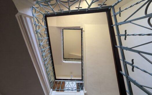 Precollina – Prestigioso appartamento bilivello in Villa Liberty
