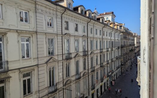 Via Porta Palatina angolo Via Garibaldi – epoca signorile, bilocale piano alto